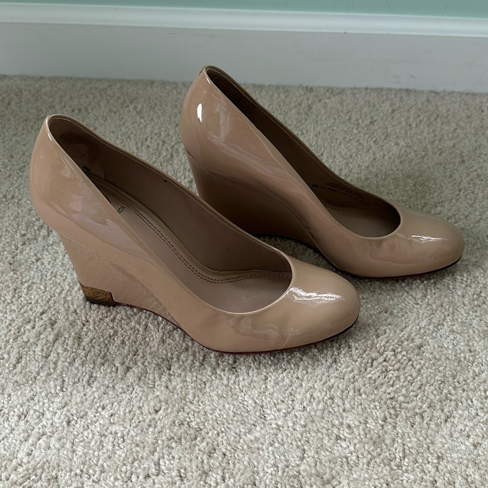 Tory Burch Astoria Nude Patent Wedges